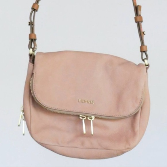 EUC Fossil | Preston Flap Expandable Crossbody | Blush Pink - Picture 4 of 11